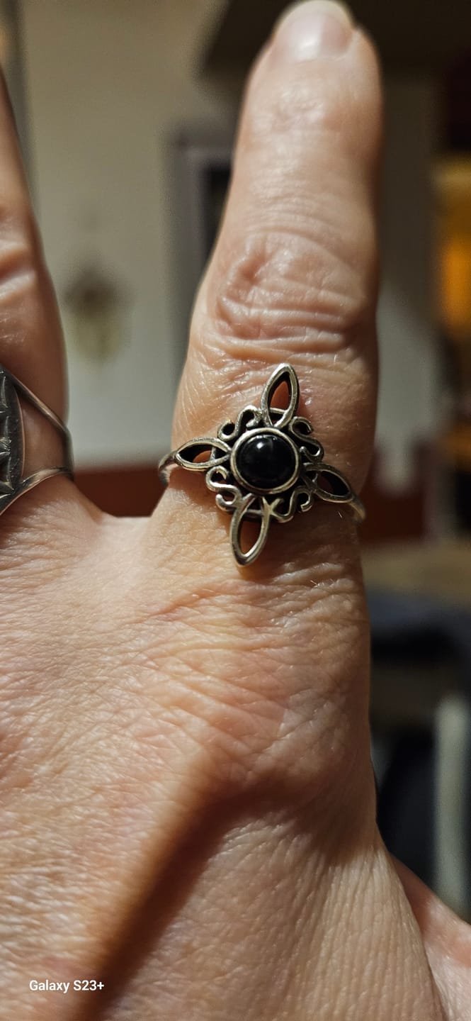 Customer photo review of Bague Ajustable "Énergie Mystique" - Noeud de Sorcière & Obsidienne