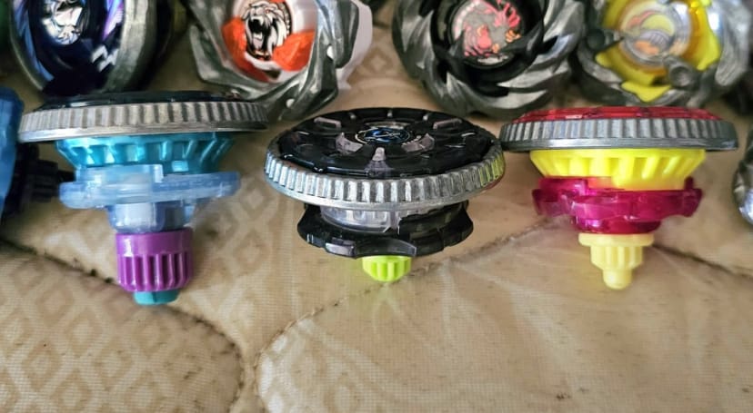 Customer photo review of Full Set Takara Tomy Beyblade X UX-16 ClockMirage
