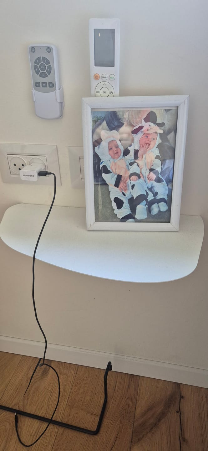 Customer photo review of שידת צד GAL