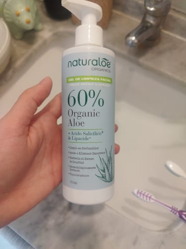 Customer photo review of Gel de Limpieza Facial Piel Mixta a Grasa 250ml