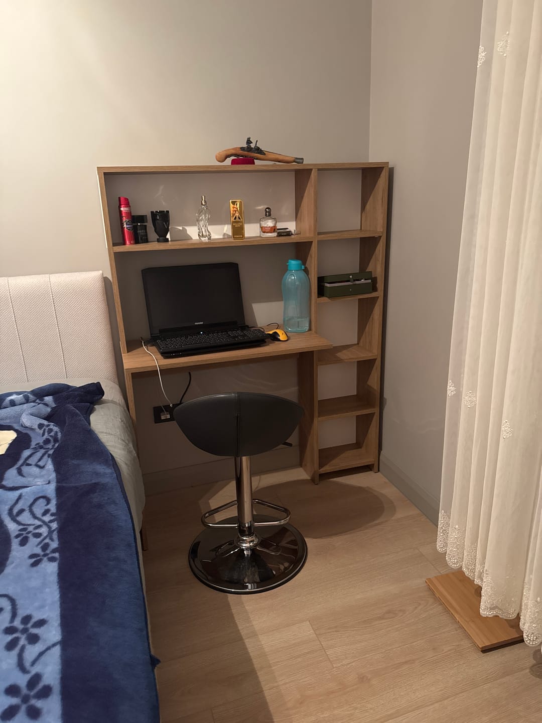 Customer photo review of Rani HA104 Kitaplıklı Raflı Bilgisayar Çalışma Masası Sepet Ceviz