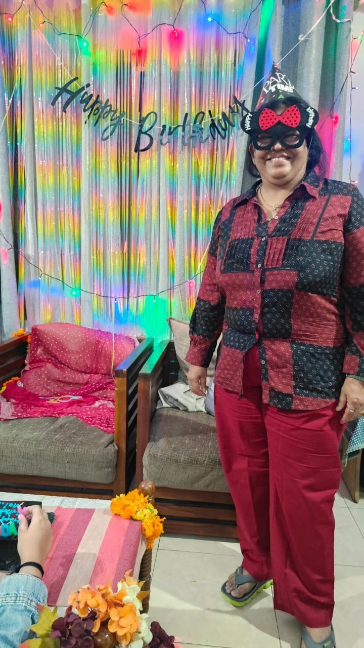 Customer photo review of Women Maroon Airy Linen Straight Pants