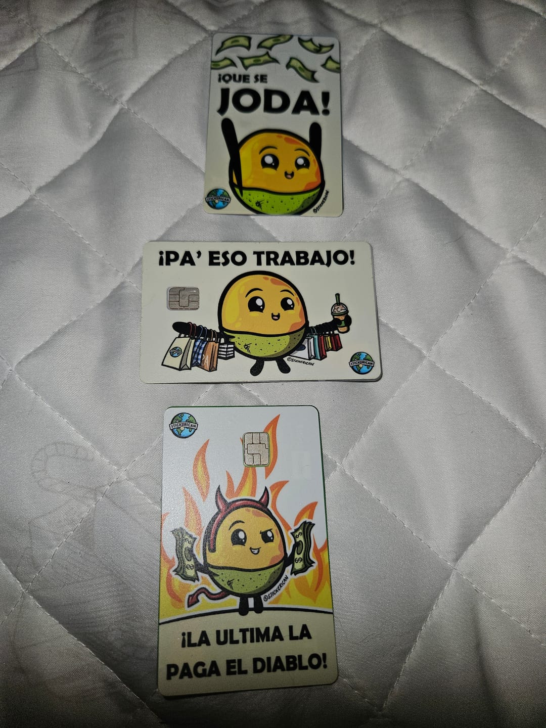 Customer photo review of Pa’ Eso Trabajo - Sticker para Tarjeta de Crédito