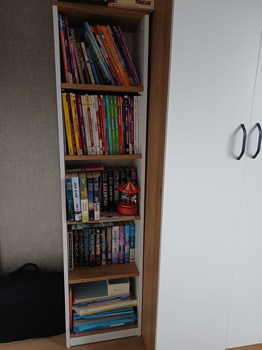 Customer photo review of Rani HC111 Kitaplık 5 Raflı Çalışma Odası Kütüphane Modern Duvar Rafı Beyaz - Sepet Ceviz