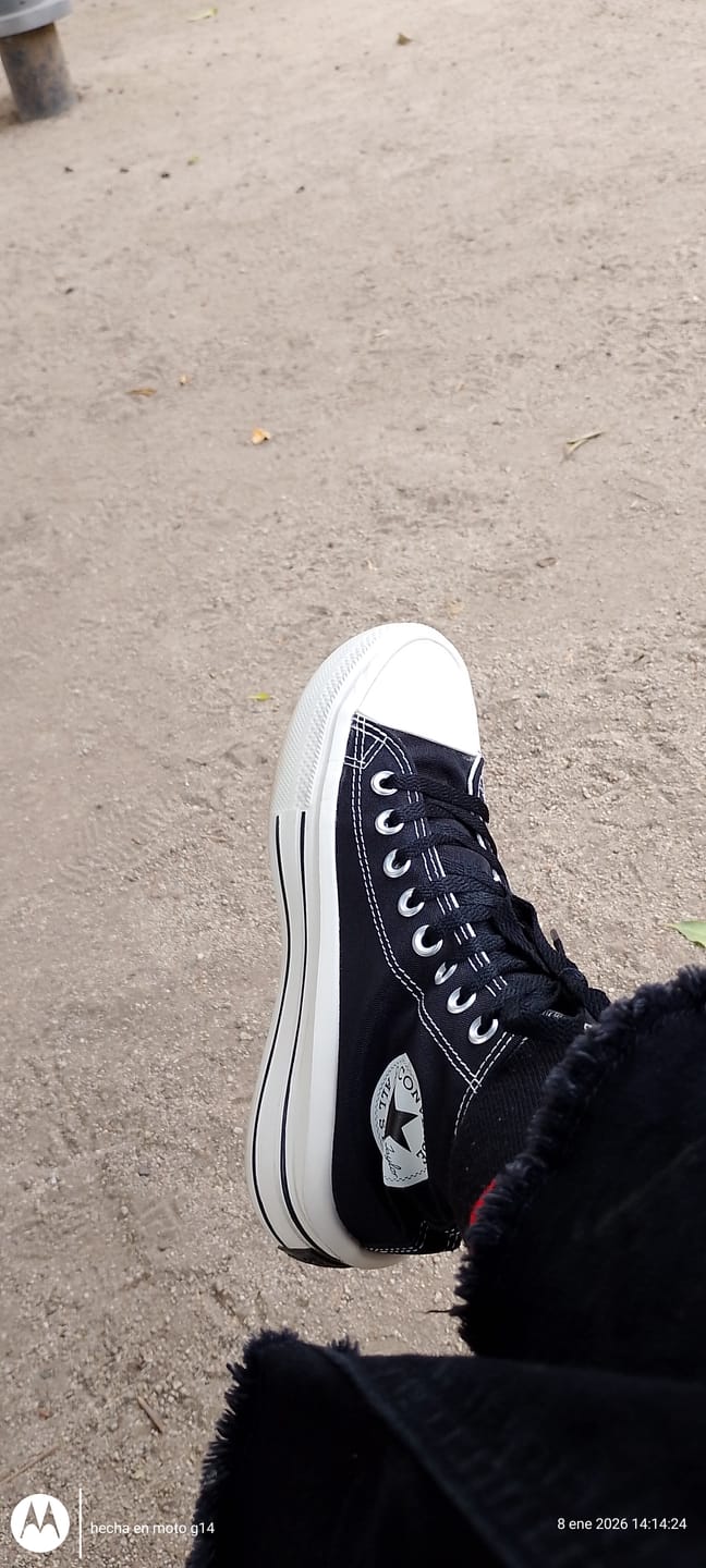 Customer photo review of Zapatilla Converse Chuck Taylor Move Mujer Negra
