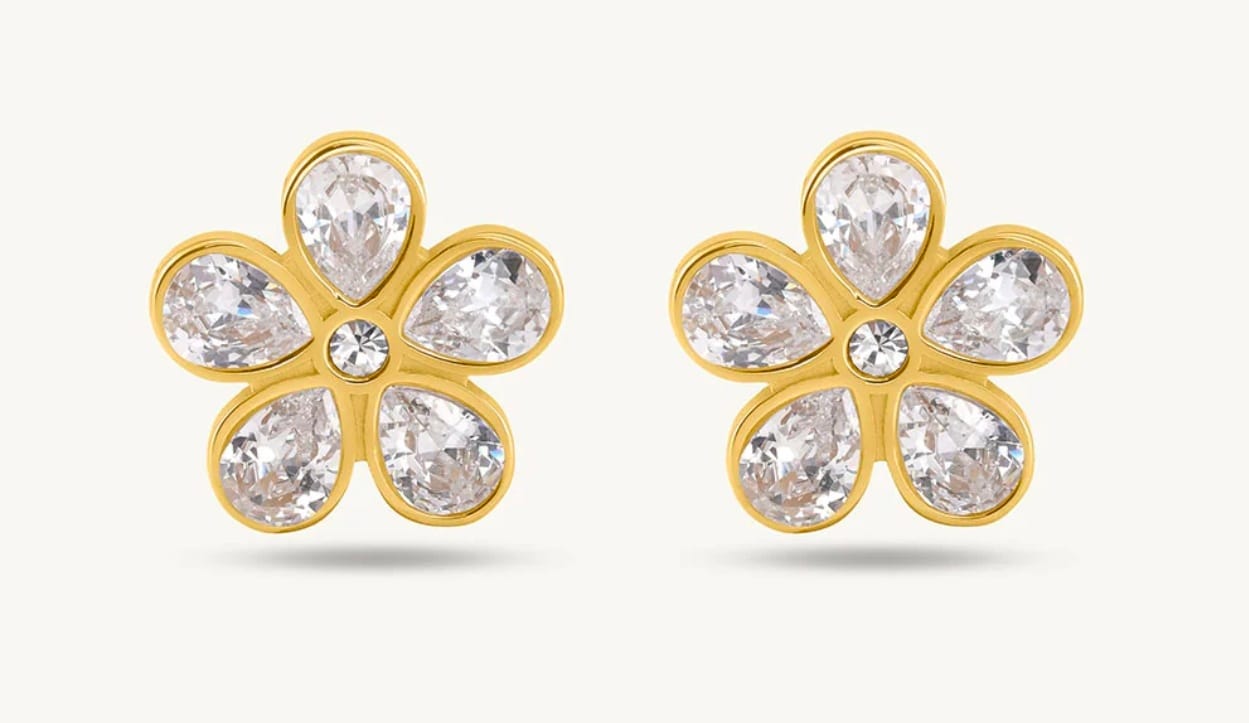 Customer photo review of Blooming Diamonds Stud Earring