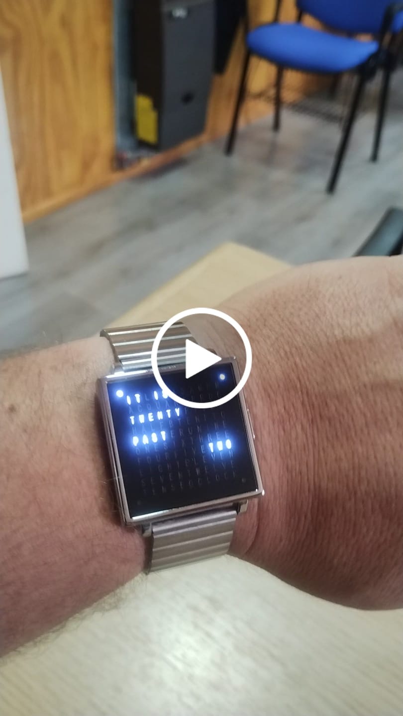 Customer video review of Reloj Benly Design Retro-Letter LCD