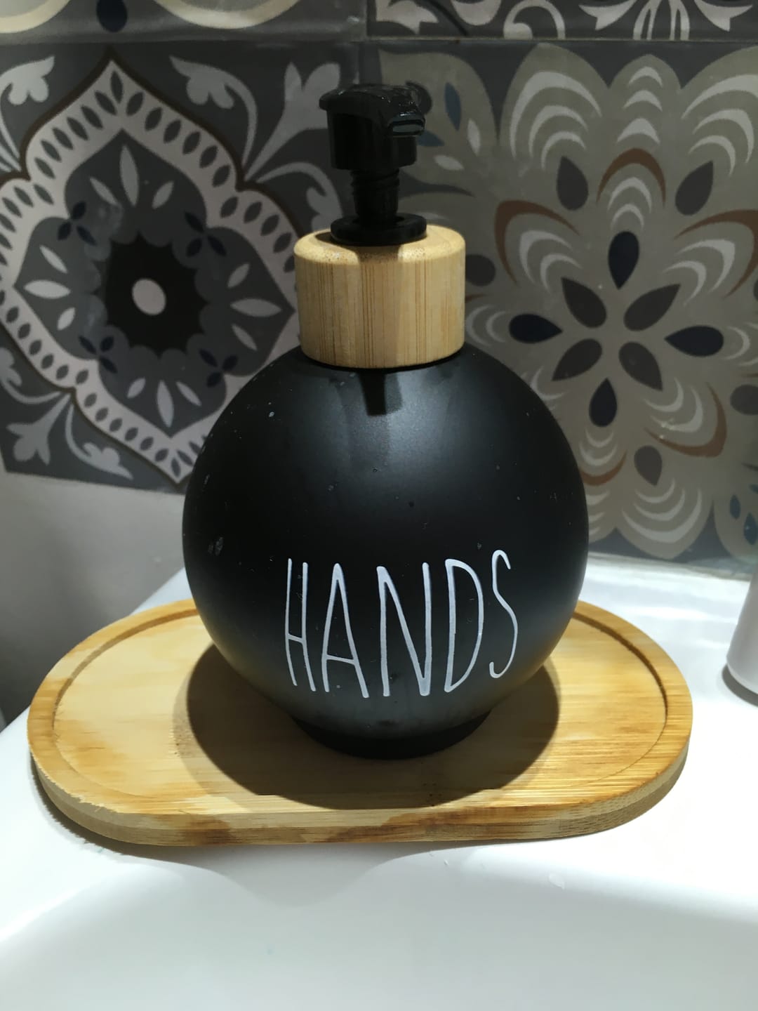 Customer photo review of 2 Dispensador De Jabon Y Detergente Botella 500 Ml +bandeja Blanco Y Negro