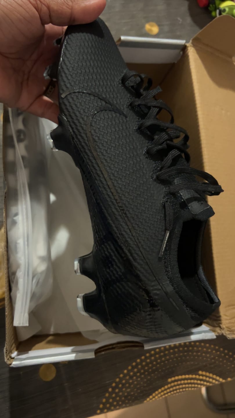 Customer photo review of Mercurial Vapor 13 Elite FG Kinetic Black - Noir