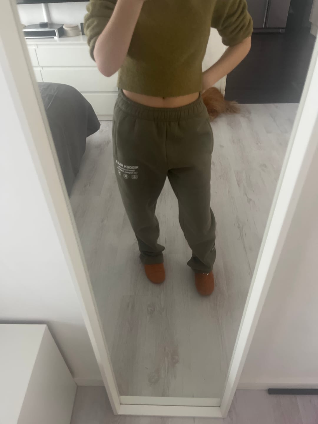 Recenzja ze zdjęciem klienta dotycząca spodni dresowych LABEL STRAIGHT LEG w kolorze SAGE