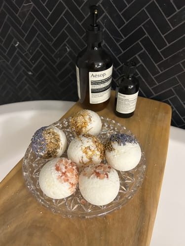Customer photo review of Nimki - Bath Bomb Lover’s Gift Set