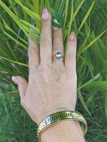 Customer photo review of 15mm Kamea Heirloom Personalized Bangle