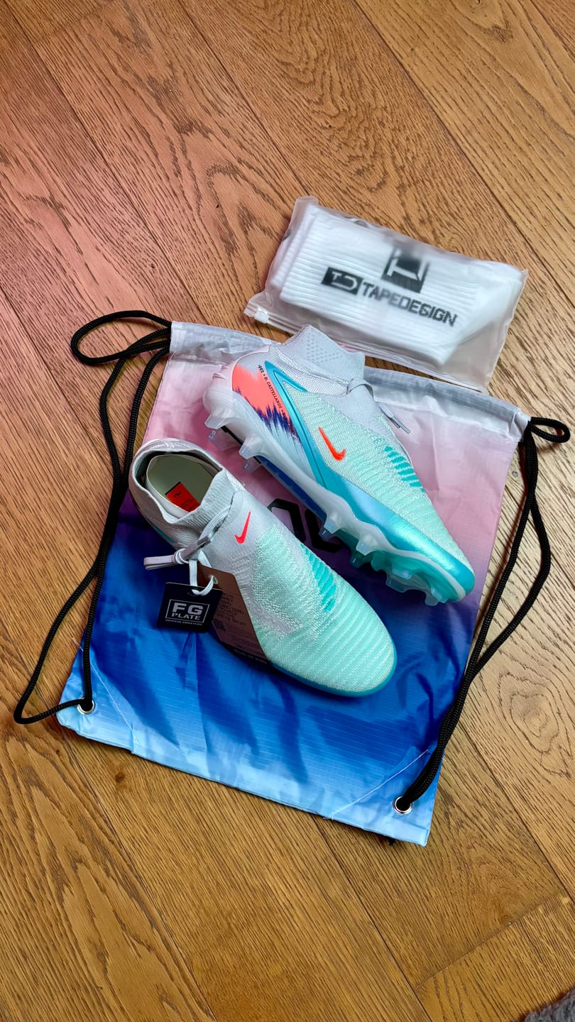Customer photo review of PHANTOM 6 ELITE HIGH CUT UNITED PACK 002 -BLANC/TURQUOISE/VIOLET