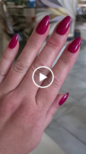 Customer video review of Bold Berry | Salon Quality Press-on Nails Kit – Short Almond Berry Pink