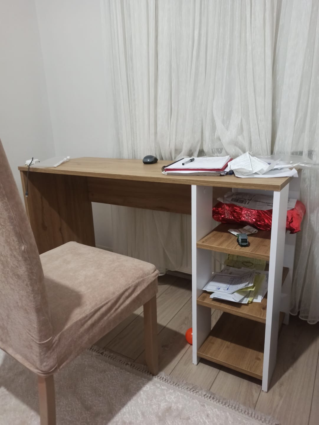 Customer photo review of Rani HA108 Raflı Çalışma Ofis Bilgisayar Masası Sepet Ceviz - Beyaz