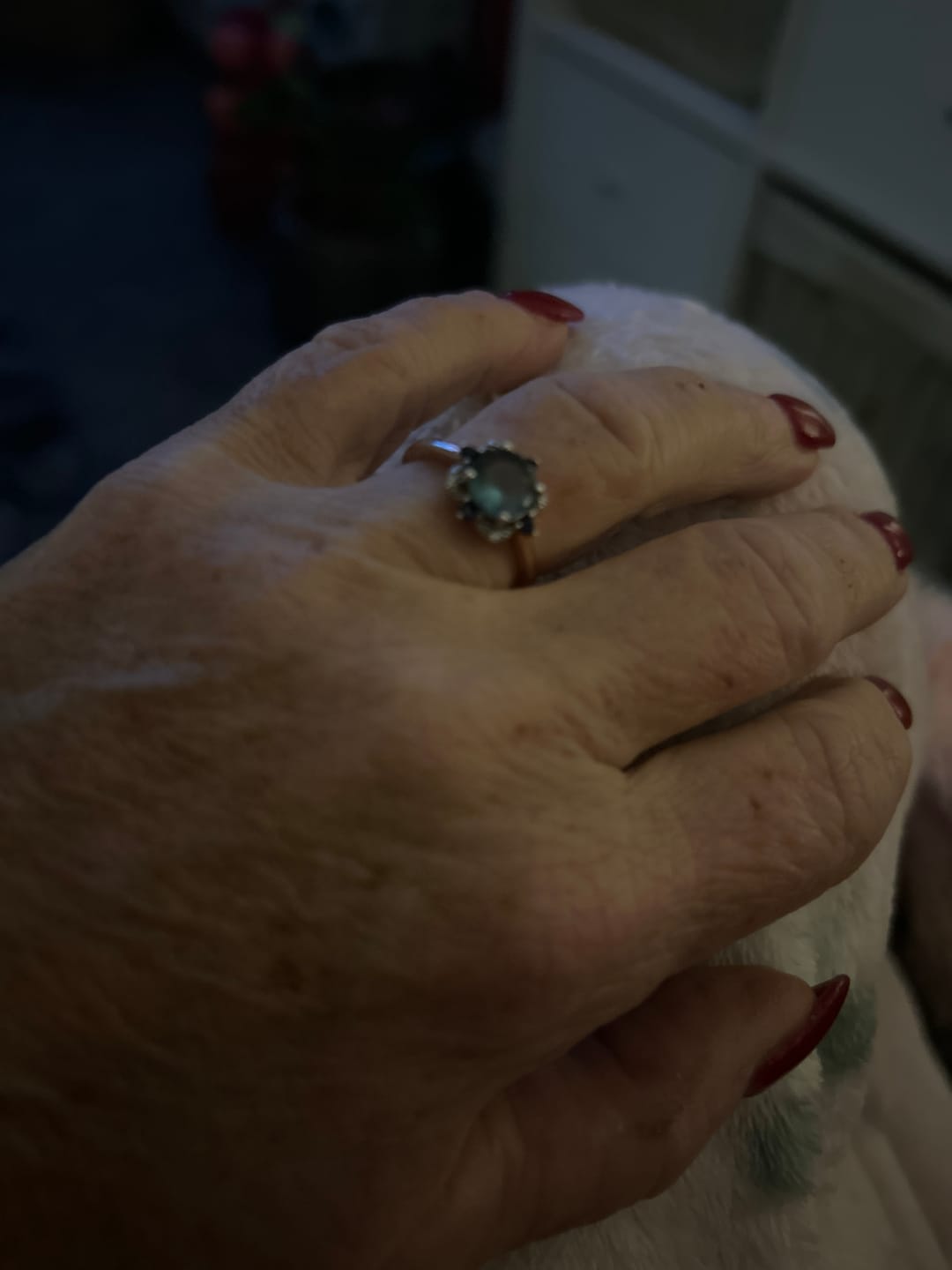Customer photo review of Elegant and Exquisite Drop-shaped Blue Topaz Ring - 925 Sterling Silver