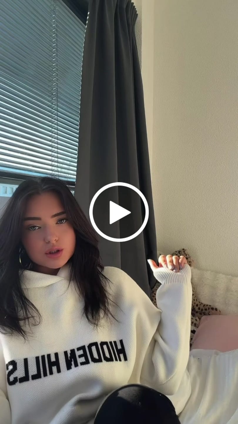 Customer video review of KNIT HOODIE OFF WHITE