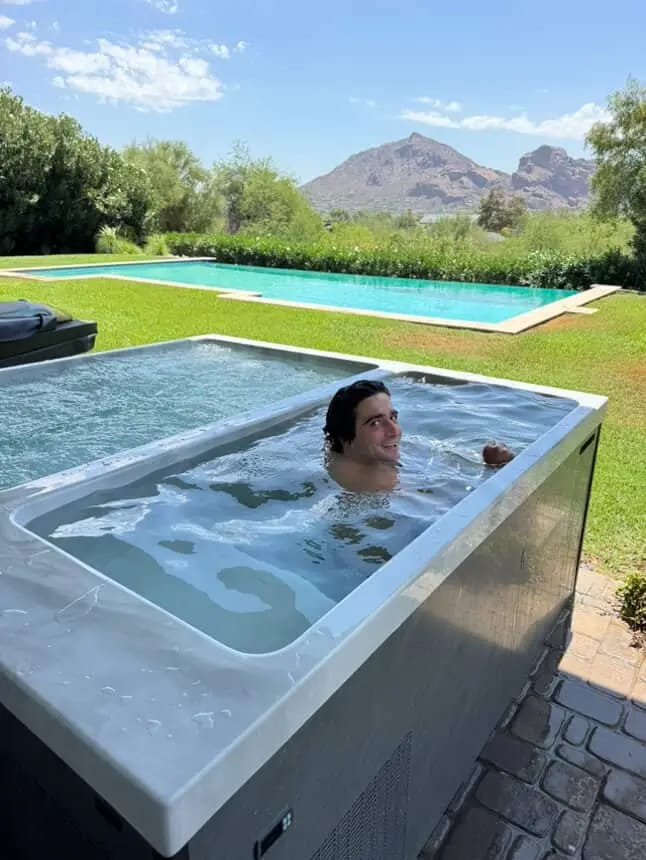 Customer photo review of The Model 2
