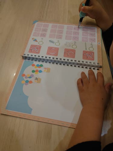 Customer photo review of 文字が消える!? まほうのドリル（ひらがな・カタカナ）