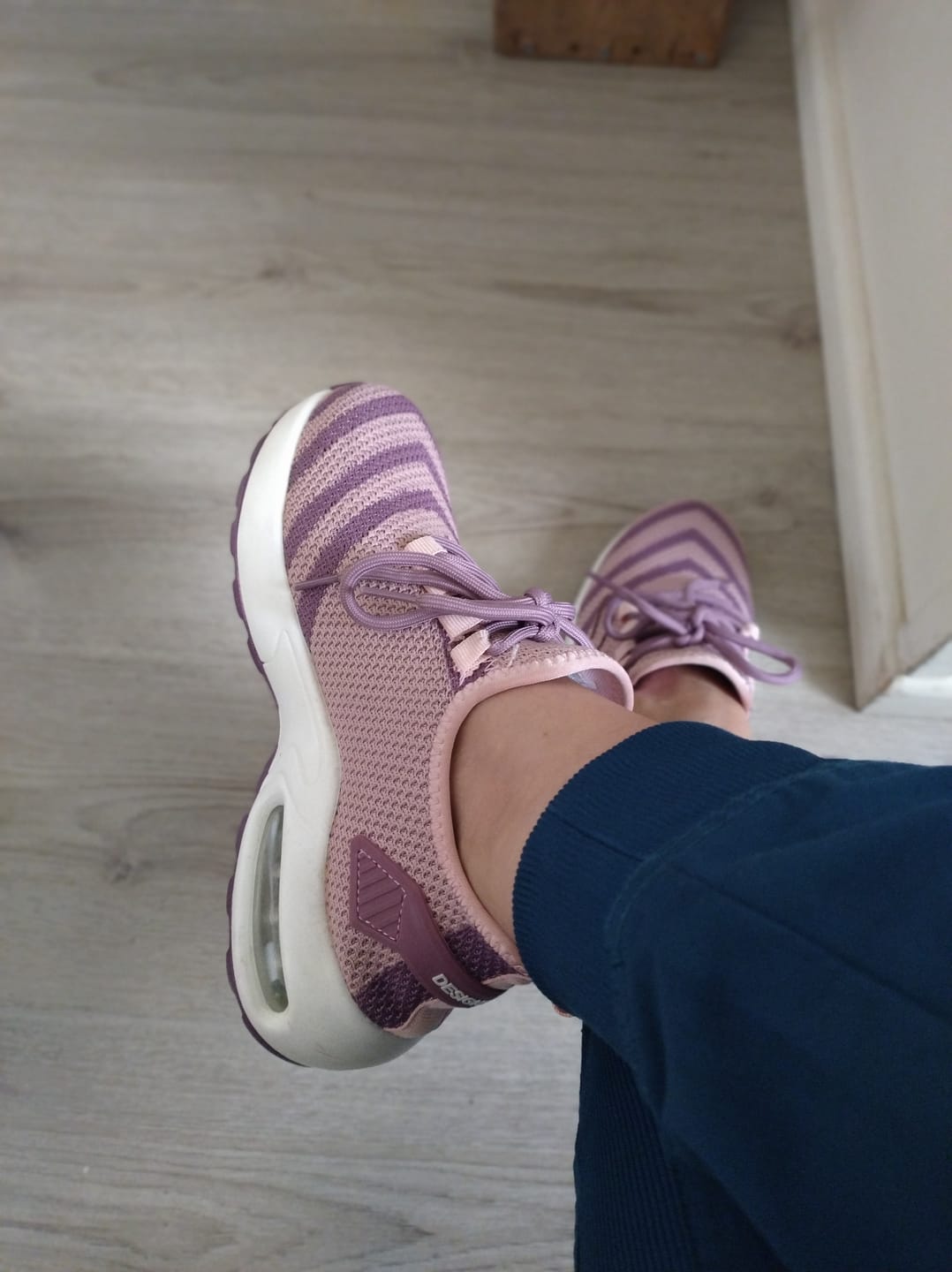 Customer photo review of Zapatilla de Seguridad Guyisa® Modelo 0277 Mujer Puntera de Acero Suela de Kevlar Anti Clavos