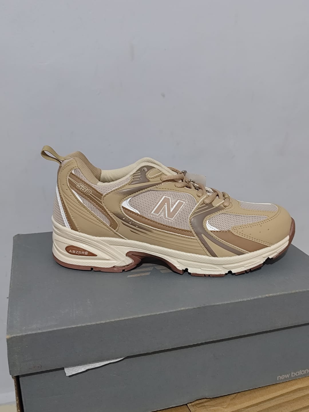 Customer photo review of Tenis New Balance 530 Crema Beige 1.1 Premium