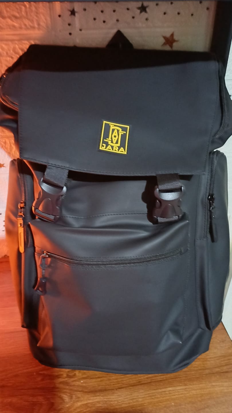 Customer photo review of ZURICH Travel backpack with laptop compartment