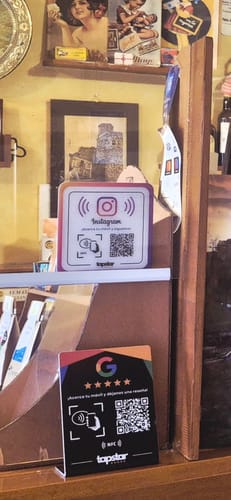 Customer photo review of Expositor Reseñas Google NFC y QR