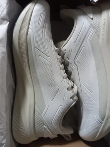 Customer photo review of 361 Degrees Wingblade Rainblock Men Running Shoes Water Repellent Anti-Slip Grippy Cushioning Airy Male Sneakers 672532231