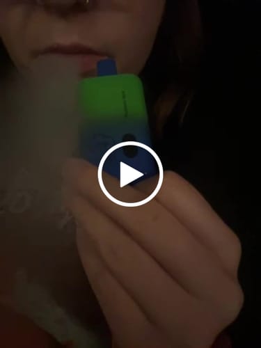 Customer video review of Fume Recharge LED  2% Nic 5000 Puffs