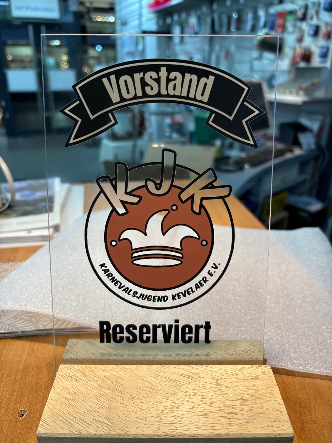 Customer photo review of Acrylglas - Tischaufsteller Stammtisch Vol. 1 - personalisierbar