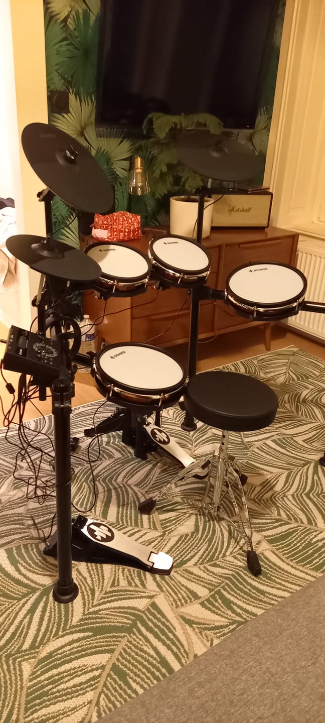 Customer photo review of Donner DED-200Max Batteries Electroniques