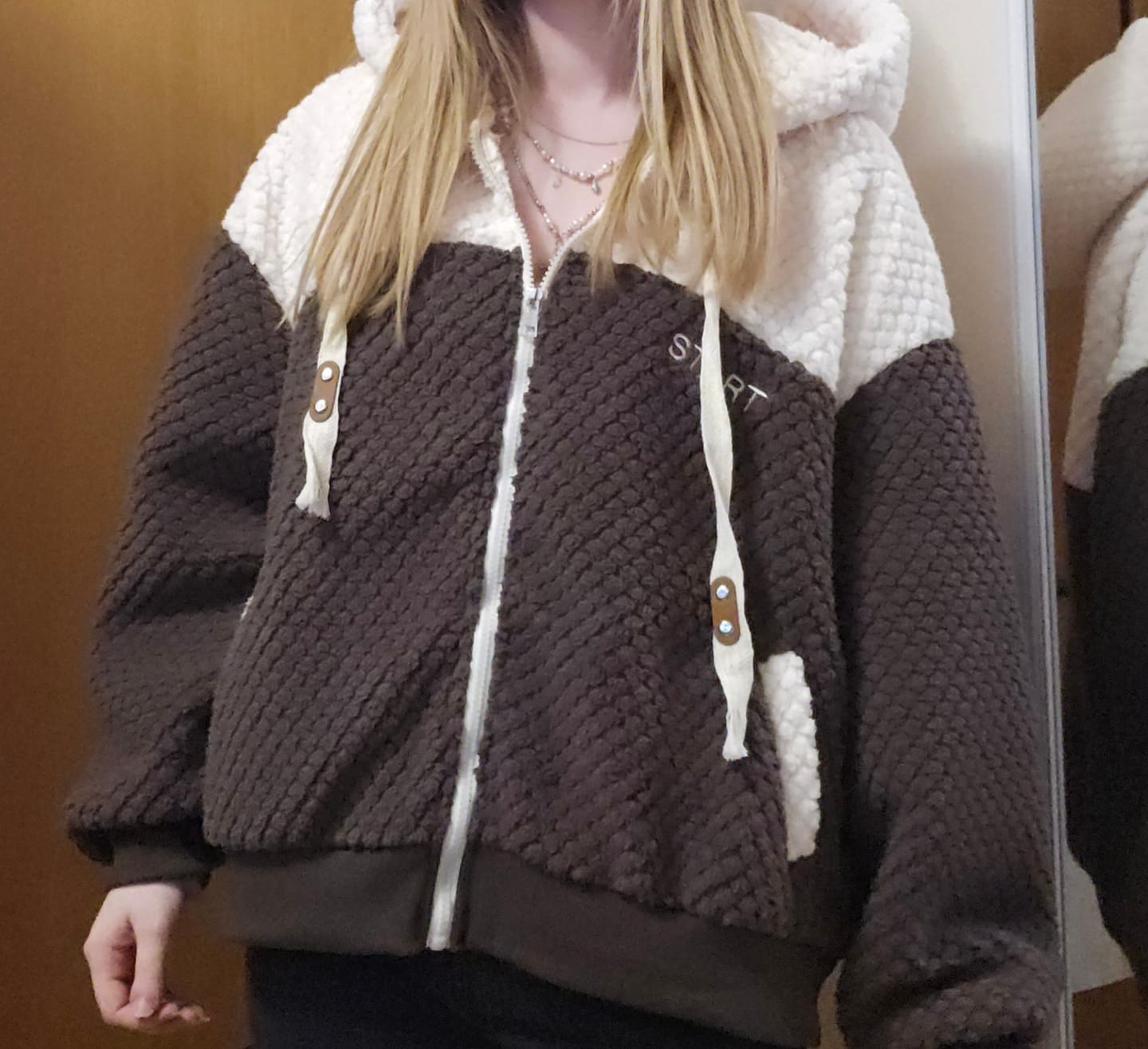 Customer photo review of Korean-style Loose-Fit Fleece Hoodie Outerwear