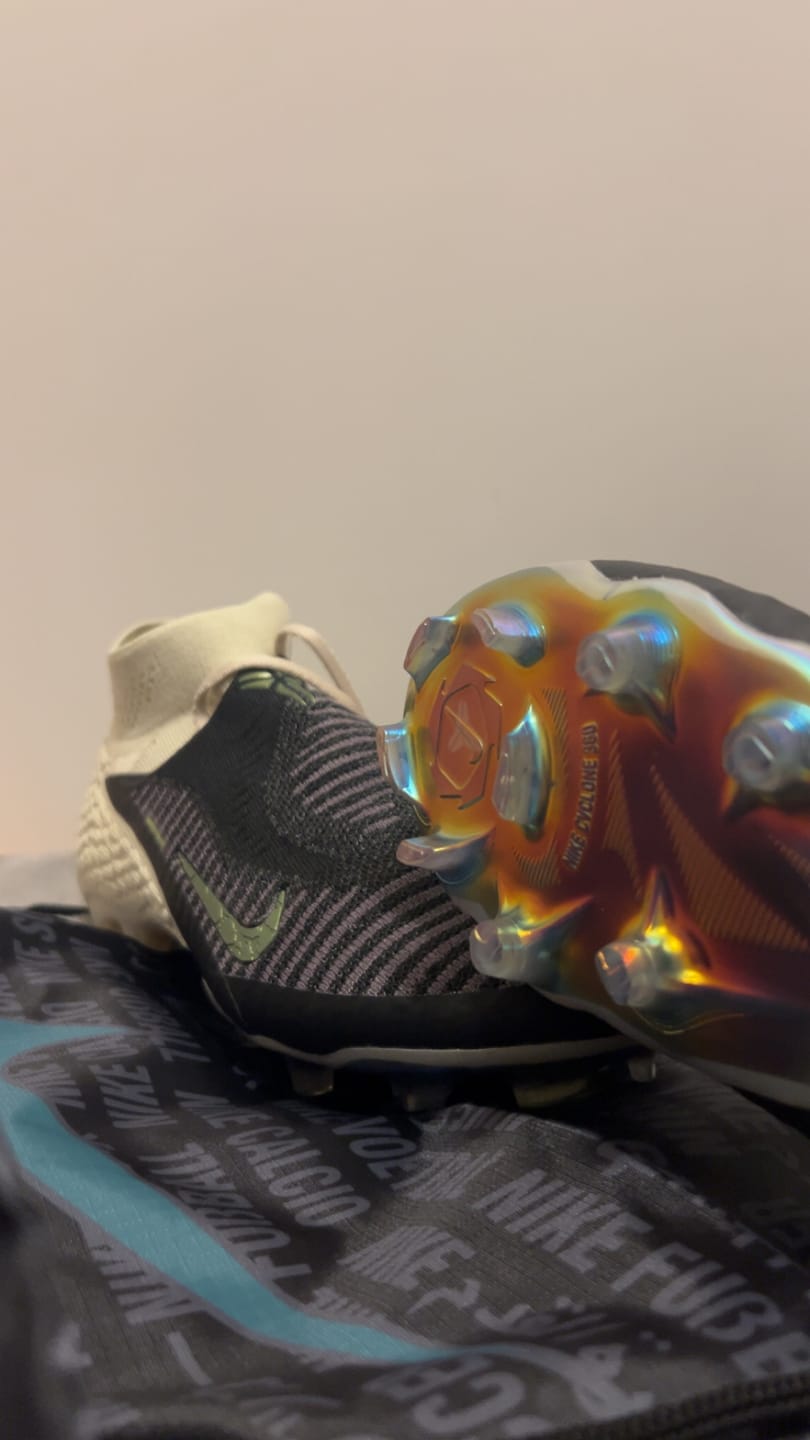 Customer photo review of PHANTOM 6 ELITE HIGH CUT FG - KOBE BRYANT MAMBA