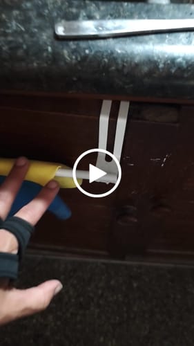 Customer video review of Barral Colgador Soporte Repasador Toalla Para Puerta Cocina