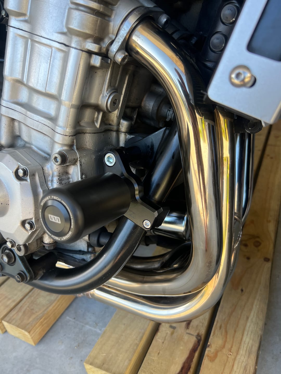 Customer photo review of Crash Pads / Frame Sliders for Suzuki GSF650 & GSF1250 (Endurance Street)