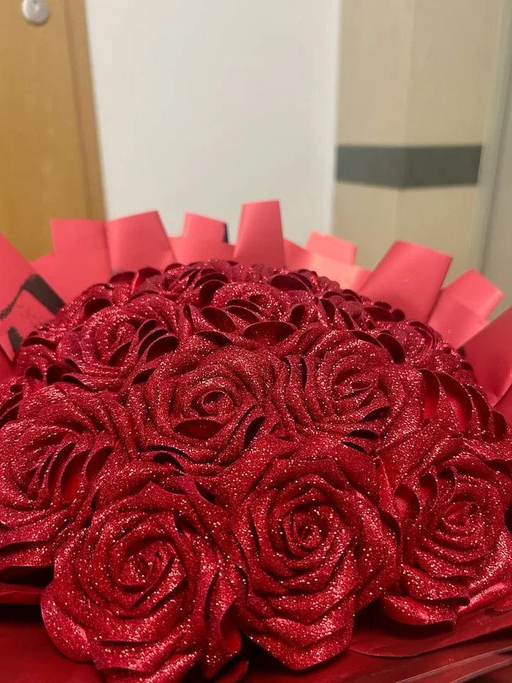 Customer photo review of Glitter Rose Bouquet Gift for Girlfriend & Boyfriend | Couple Anniversary Gift