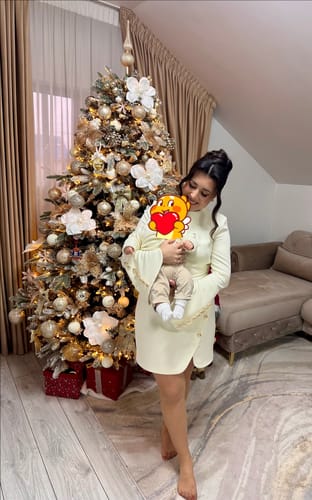 Customer photo review of Rochie Nelida scurta cu maneci evazate si aplicatii butoni aurii