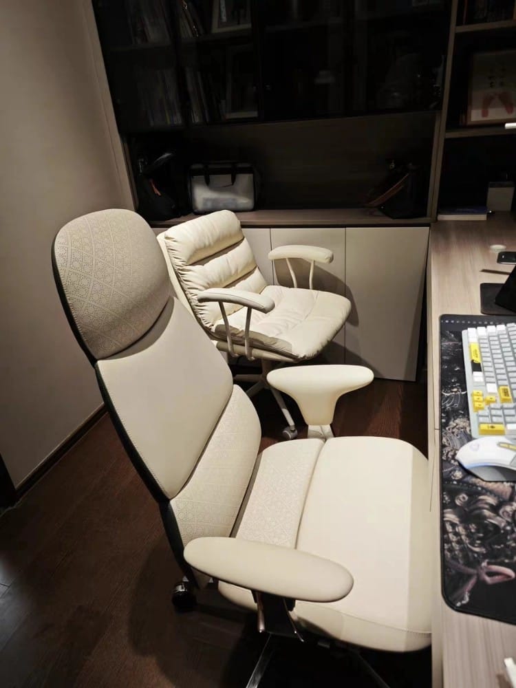 Customer photo review of Nyla Executive Leather Office Chair