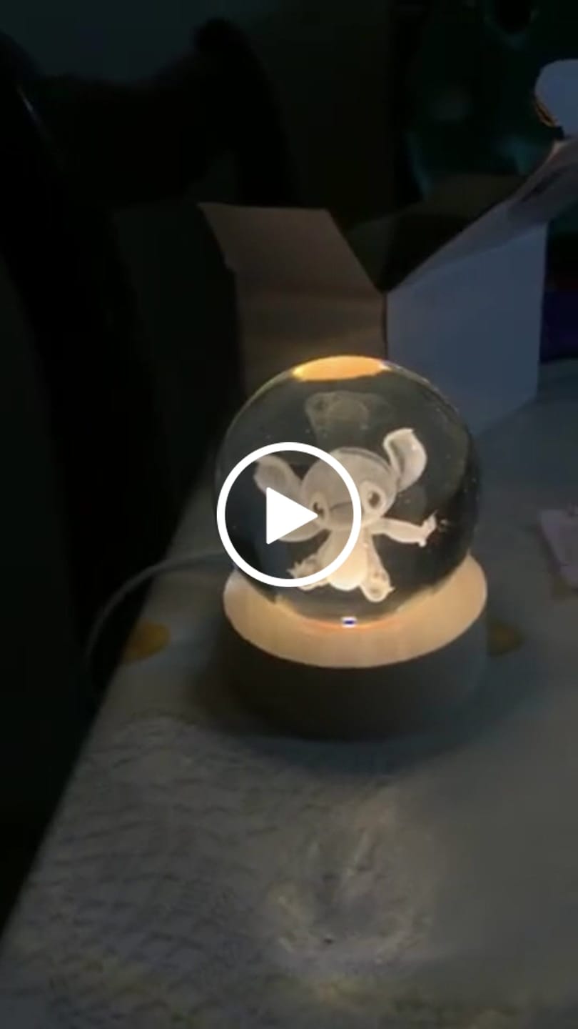 Customer video review of Luminária de Mesa Decorativa LED 3D Stitch USB