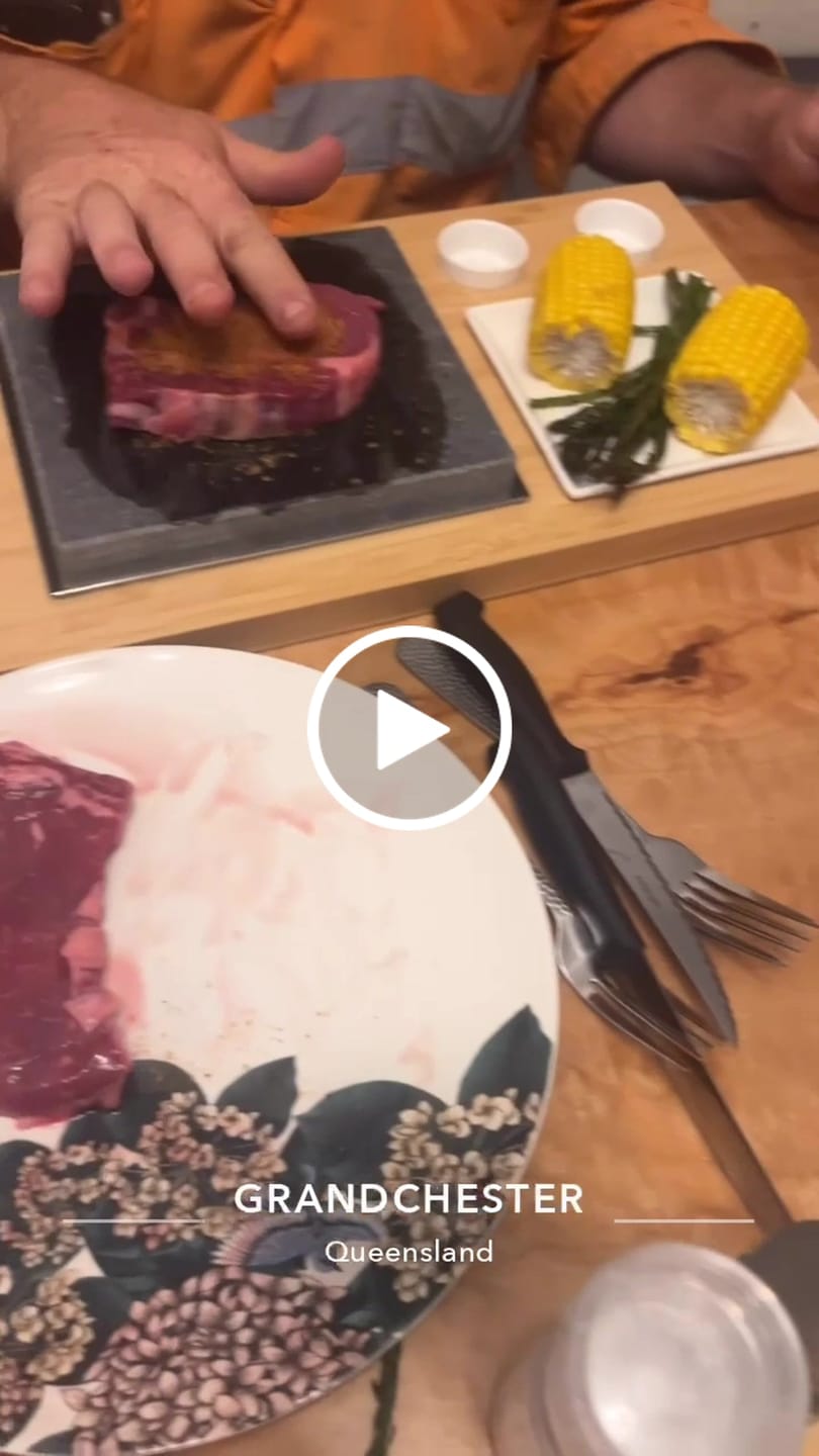 Customer video review of SIZZLING STEAK PLATE & SAUCES SET (SS002B) – BUY 4 SETS AND GLOVES