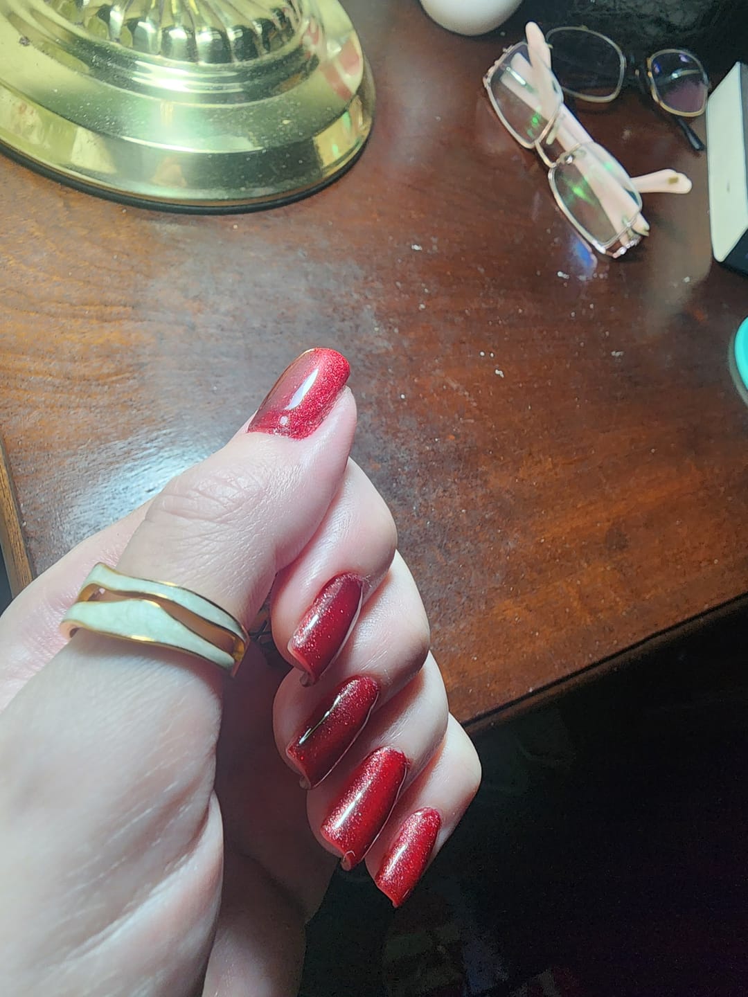Customer photo review of Anel Abstrato Madrepérola Ajustável Banho em Ouro 18k