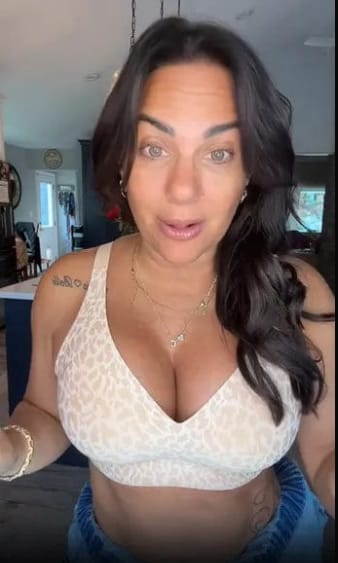 Customer photo review of Seamless Deep V Push-Up Wireless Bra 3.0