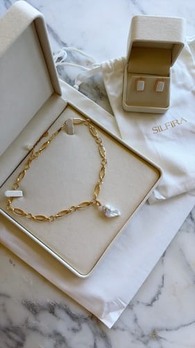 Customer photo review of The Vine Necklace Gold