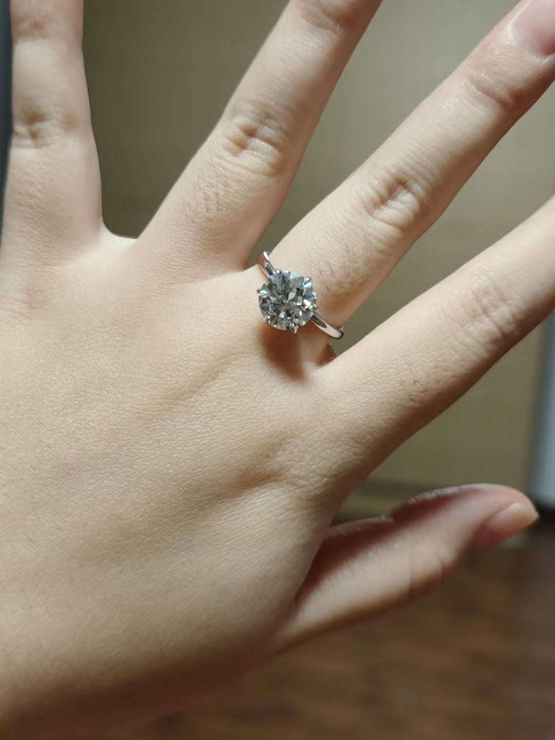 Customer photo review of Rodiffy Moissanite 2.0 Ct ~ 4.0 Ct Round Cut 6 Prong Engagement Ring For Women