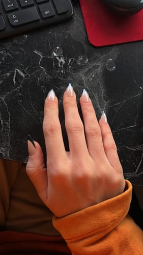 Customer photo review of Glossée Zararsız Tırnak Yapıştırıcısı