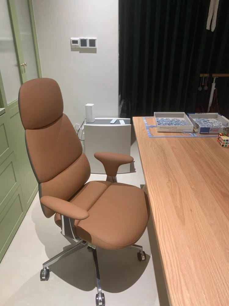 Customer photo review of Nyla Executive Leather Office Chair