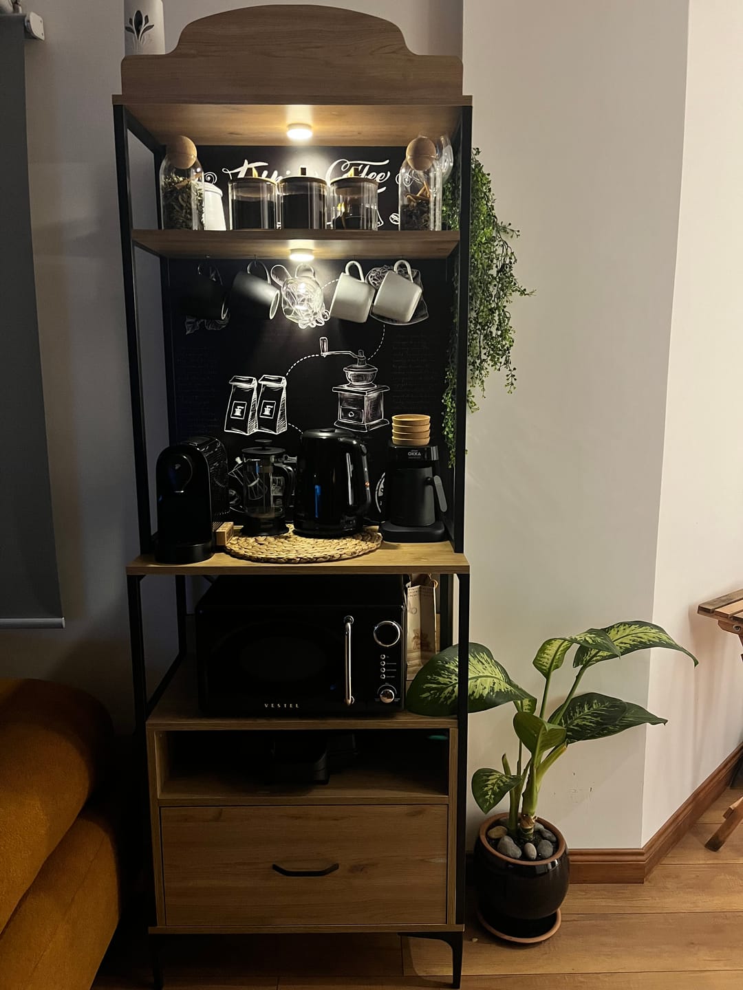 Customer photo review of Rani JE154 Işıklı Kahve Köşesi Çekmeceli Çok Amaçlı Mutfak Dolabı Sepet Ceviz