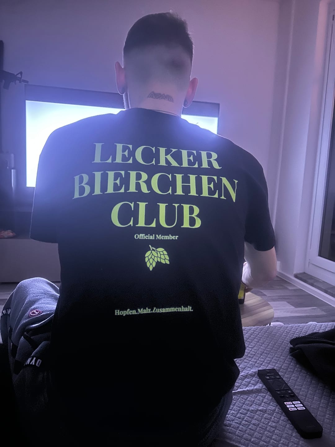 Customer photo review of LECKER BIERCHEN CLUB Rückendruck | Shirt Unisex