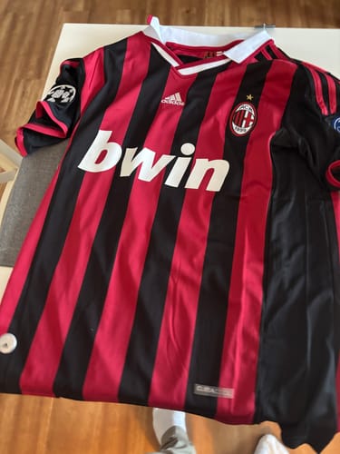 Customer photo review of Ronaldinho AC Milan Retro Jersey