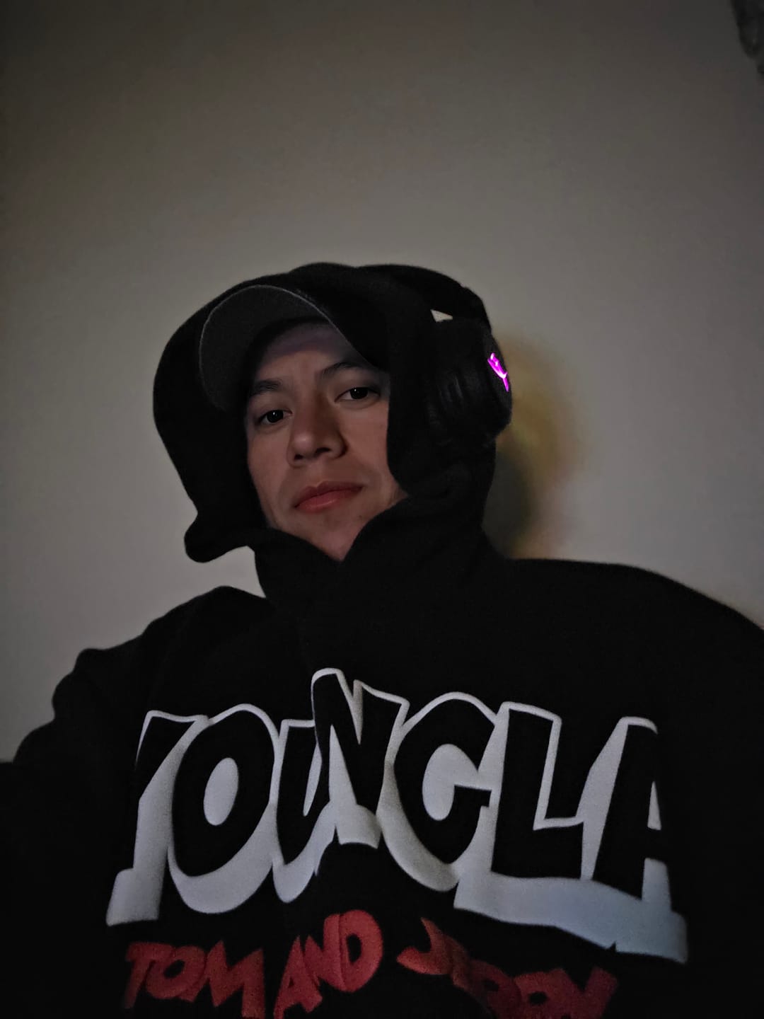 Customer photo review of 5047 - Tom & Jerry Pullover